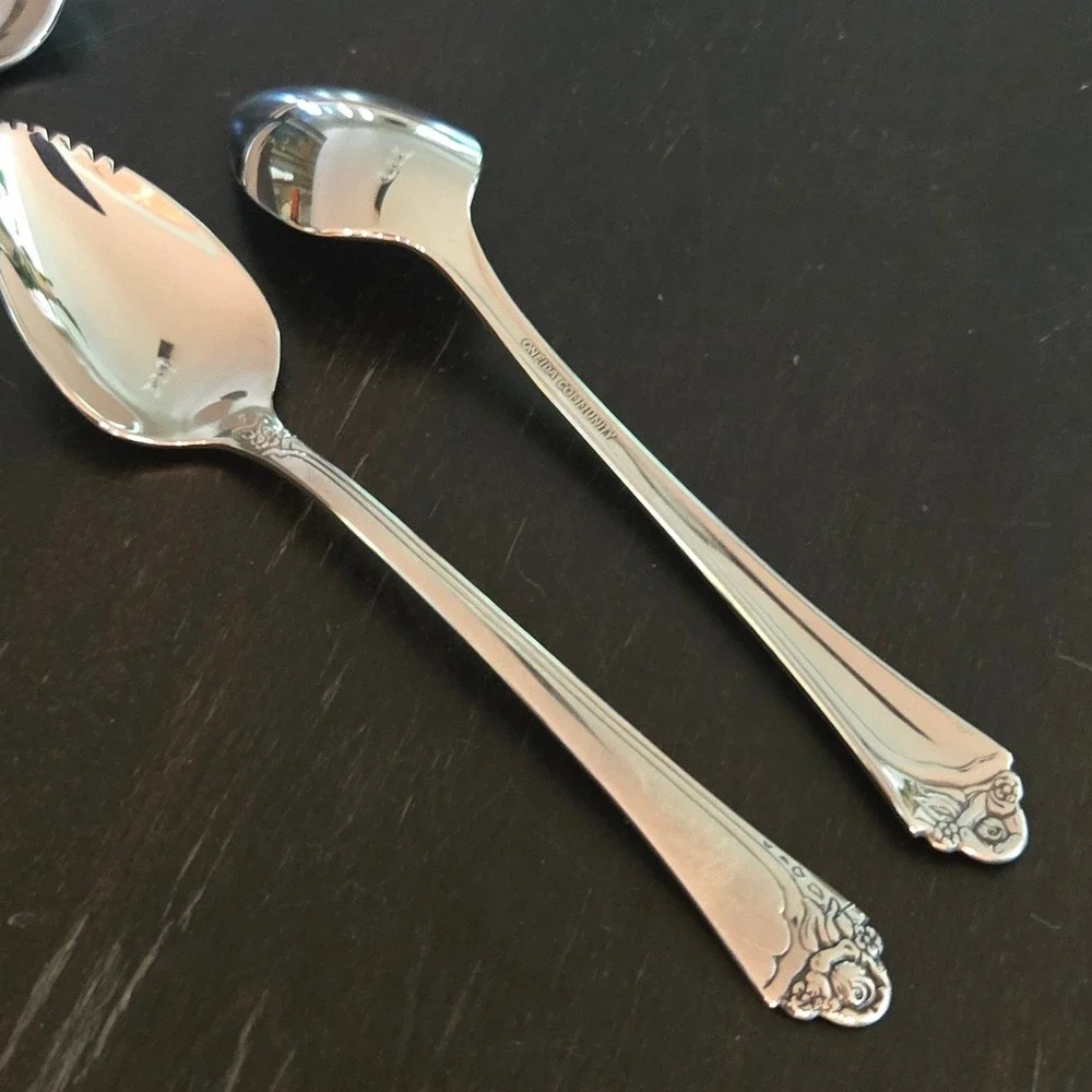 Oneida Community Fantasy Rose Glossy Grapefruit Spoons 8pc serrated Combine Ship
